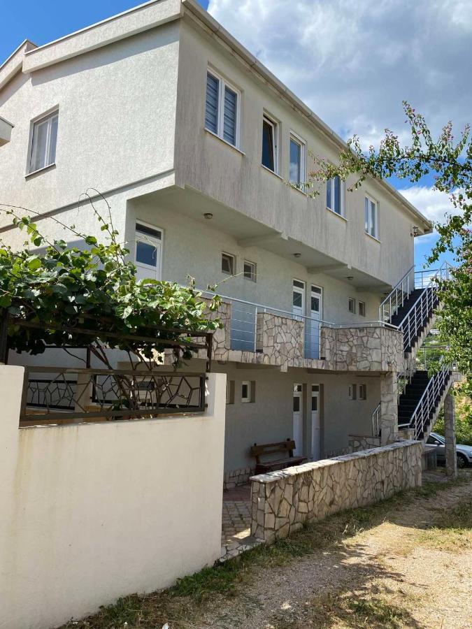 Apartments Vila Kurtagic Dobra Voda Exterior photo